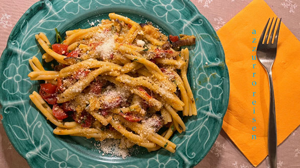 Pasta con pomodori e melanzane